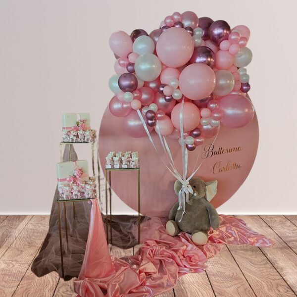 Struttura con palloncini per battesimo