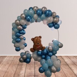 Cerchio di palloncini con personaggio