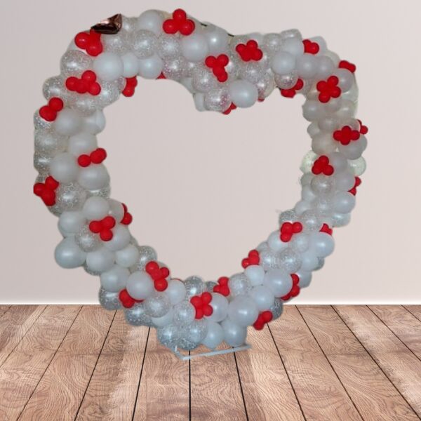 Cuore con struttura di palloncini matrimonio
