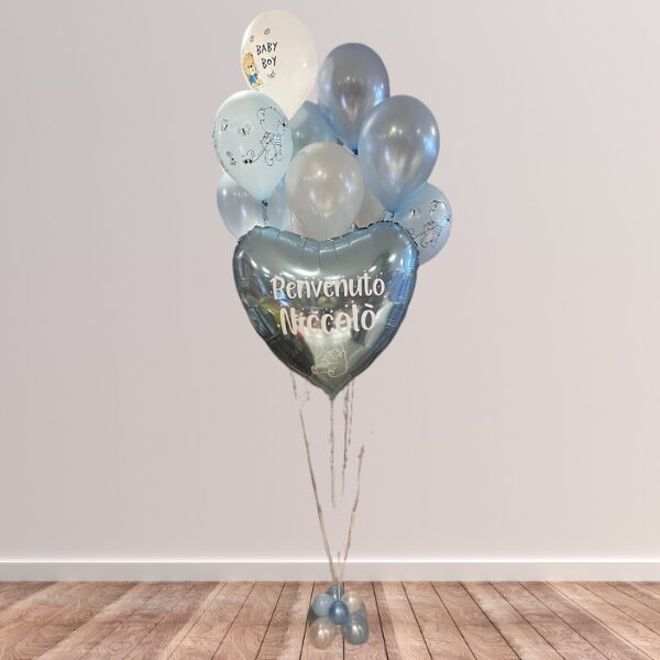 Composizione con maxi cuore e palloncini