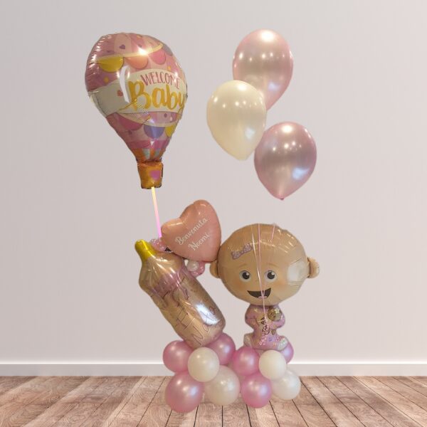 Composizione con bimba, mongolfiera, biberon e cuore