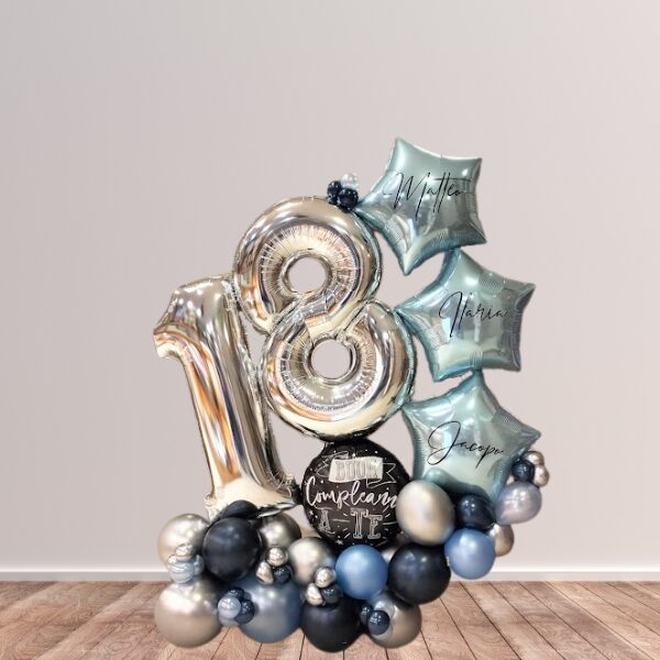 Composizione da terra diciottesimo compleanno tre festeggiati